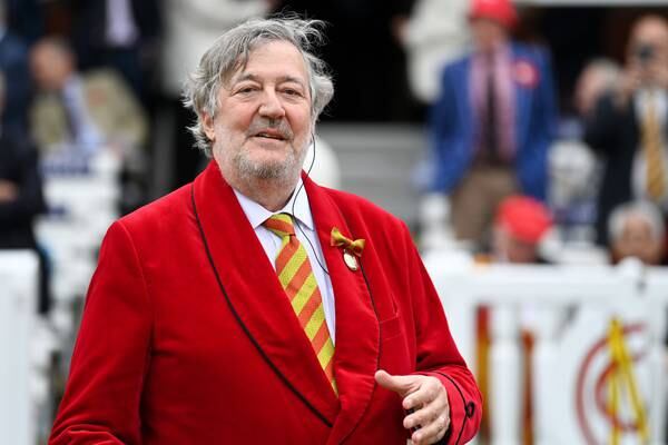 Stephen Fry falls six feet off stage, taken to hospital for injuries