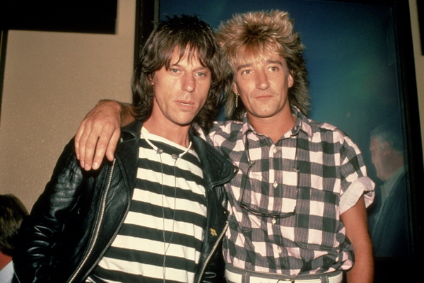 Rod Stewart leaves touching note at Jeff Beck’s funeral